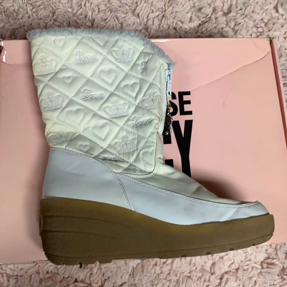 Juicy couture winter boots size 10